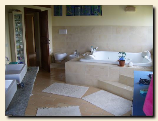 master bathroom<br>grosses Bad<br>grande bagno