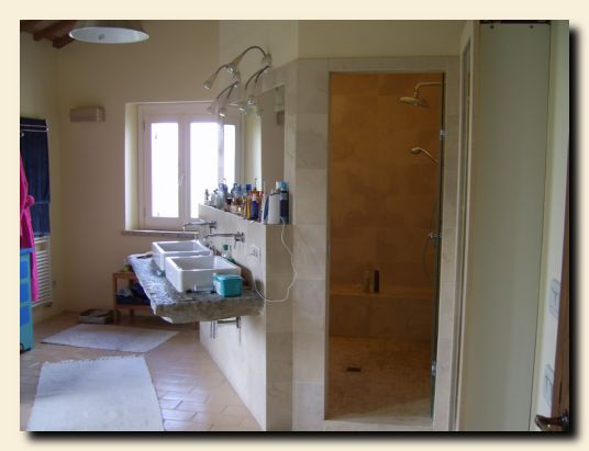 master bathroom<br>grosses Bad<br>grande bagno